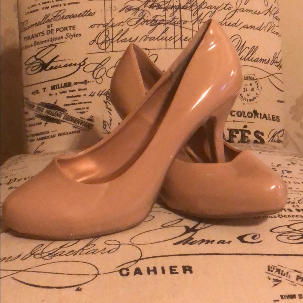 High Heels - Picture 2 of 7